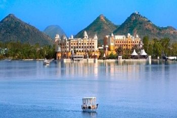 Udaipur is a unique example of architecture and architecture, tourists come to see the lakes