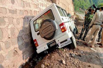 Amarnath Yatra Vehicle involved in security accident, four people including DSP seriously injured