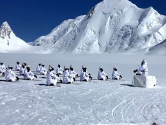 Army soldiers did yoga at an altitude of 15,000 feet in Ladakh