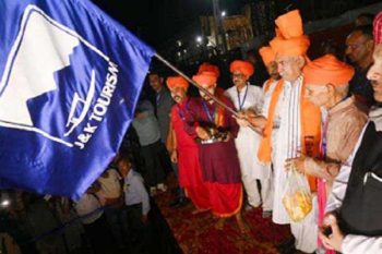 Lieutenant Governor Sinha flagged off the first batch of Amarnath Yatris