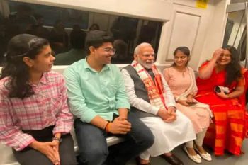 Prime Minister Modi traveled in Delhi Metro, interacted with passengers