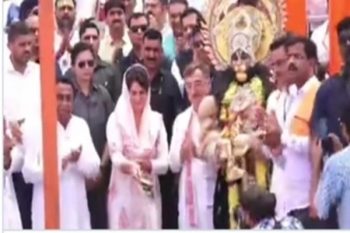 Priyanka Vadra reached Jabalpur, performed aarti in Narmada, BJP said election Hindu