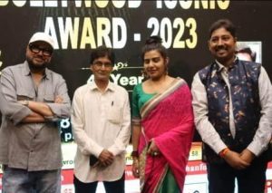 Senior film journalist Kali Das Pandey receives Bollywood Iconic Award