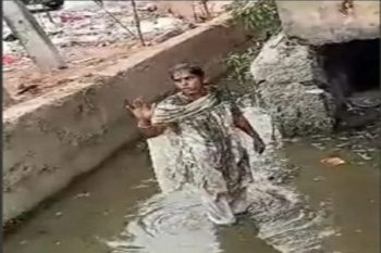 Unable to meet the minister, the woman protested by standing in the drain