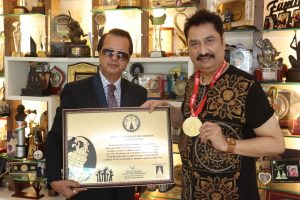 Bollywood singer Kumar Sanu honored by World Records India