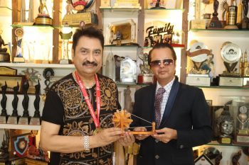 Bollywood singer Kumar Sanu honored by World Records India