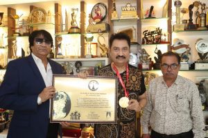 Bollywood singer Kumar Sanu honored by World Records India