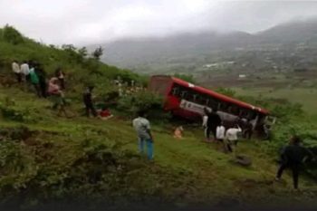 Bus falls into gorge in Maharashtra, 18 injured