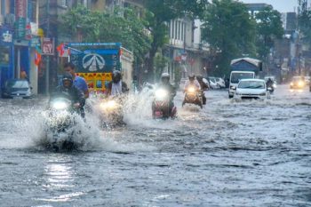 Due to heavy rain in Jaipur, water filled on the roads