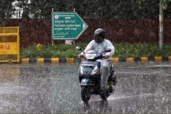 Heavy rain in parts of Delhi, minimum temperature 25 degrees