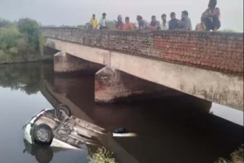 High speed wreaks havoc, four people of the same family died due to car falling in the canal