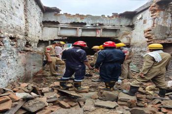 House collapses near Delhi's Zakhira flyover, three trapped