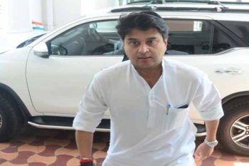 Jyotiraditya Scindia reached Sangh's Gwalior office for the first time