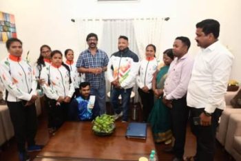 Seven disabled players of Jharkhand, selected in the International Para Throw Ball Competition, met the Chief Minister Mr. Hemant Soren