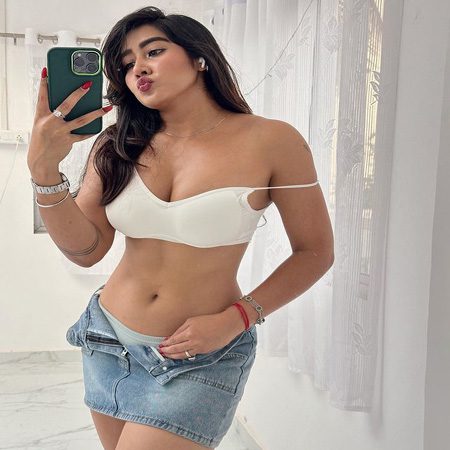 Sofia Ansari opens up her skirt while taking a selfie in front of the mirror