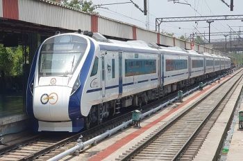 Stones pelted again on Vande Bharat Express, train going from Bangalore to Dharwad was targeted