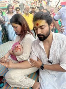 Television industry's famous couple Gurmeet Choudhary and Debina Banerjee got their youngest daughter Divisha shaved at Ganga Ghat in Varanasi....!