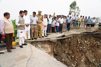 Union Minister Anurag Thakur reached Una, took stock of the damage caused to Ghaluwal bridge on Sombhadra river