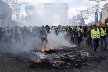 Violence continues in France after teen shot dead by police