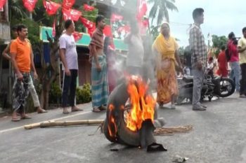 Violence erupted in Bengal Panchayat elections 6 people killed, polling booth vandalized;