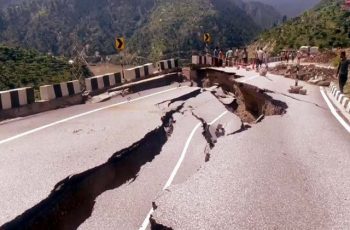 Broken dam of patience of drivers stranded on Kullu-Mandi highway