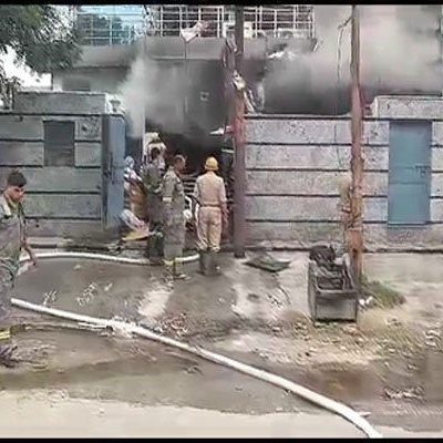 Fierce fire in Noida's company, fire brigade vehicles brought under control