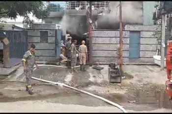 Fierce fire in Noida's company, fire brigade vehicles brought under control