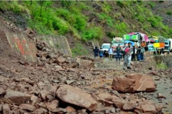 Landslide blocks traffic on Jammu-Srinagar highway, ban on Amarnath Yatra