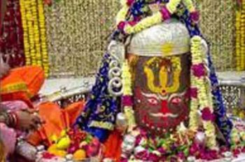 Large number of devotees visited the Mahakaleshwar temple on the fifth Monday