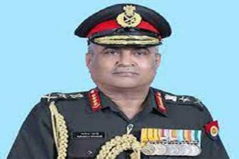 Army Chief visits forward areas of Rajouri