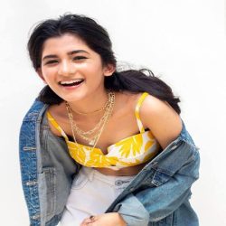 Ashlesha Thakur is an actress and model, played the role of Vijay Sethupathi's daughter in Jawaan