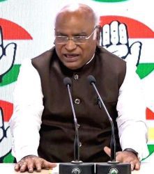 Kharge will not attend the flag hoisting ceremony in the new Parliament House