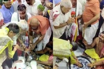 Lalu Prasad Yadav and Rabri Devi offered prayers at Baba Baidyanath temple in Deoghar.