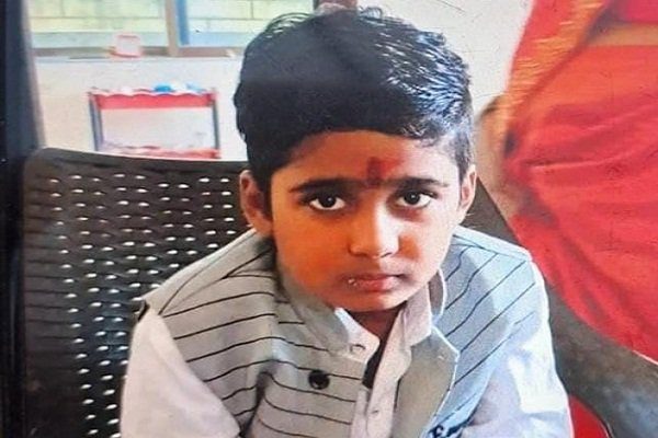 10 year old child abducted from school van, bike riding kidnapper seen in CCTV