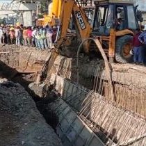 Accident occurred during flyover construction work, 1 laborer buried under debris, 3 injured