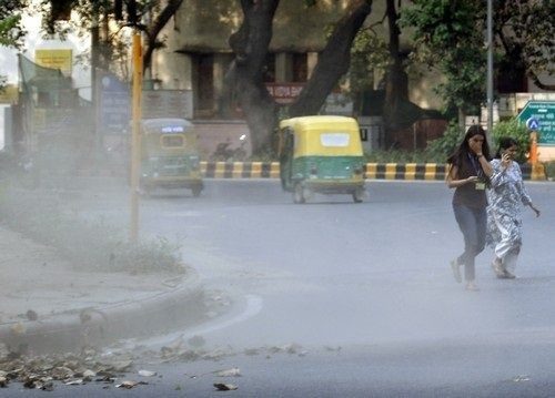 Air quality in Delhi is very bad, people are forced to breathe polluted air;AQI reached 220