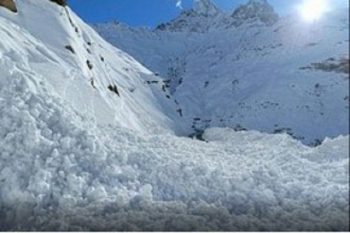 Army training team hit by avalanche in Ladakh, one soldier killed, 3 still missing