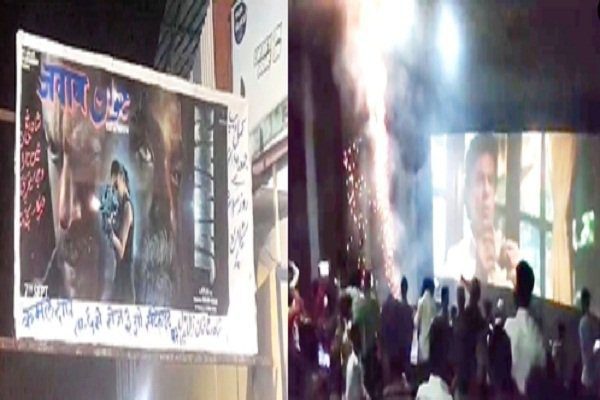 As soon as Jawan started in the cinema hall, Shahrukh Khan's fans burst crackers, created chaos.