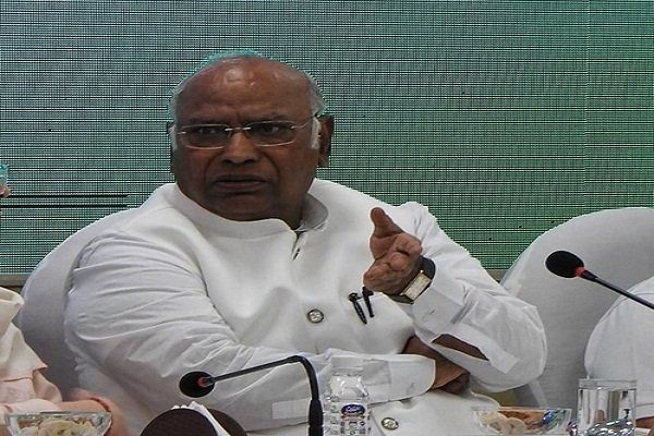 Kharge taunts BJP over rising onion prices