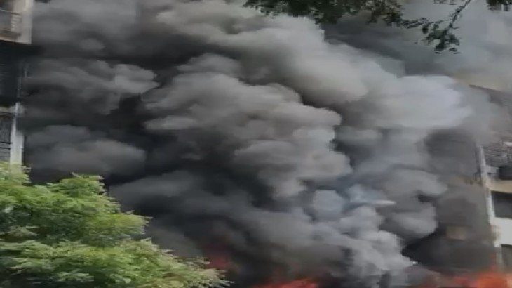 Massive fire breaks out in Veena Santoor building of Kandivali West, Mumbai, efforts to control it continue