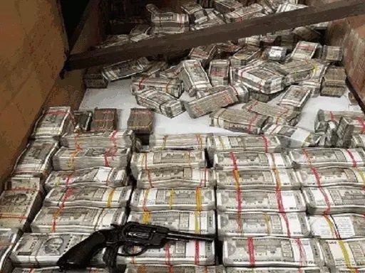 Punjab J&K and Punjab Police raid in Ludhiana, Rs 4.95 crore drug money, revolver and fake number plates recovered from the house