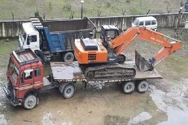 Raid on sand mine, truck and JCB machine seized