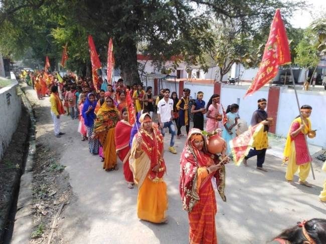 Stone pelting in preparation for Durga Kalash Yatra in Kushinagar, heavy police force deployed