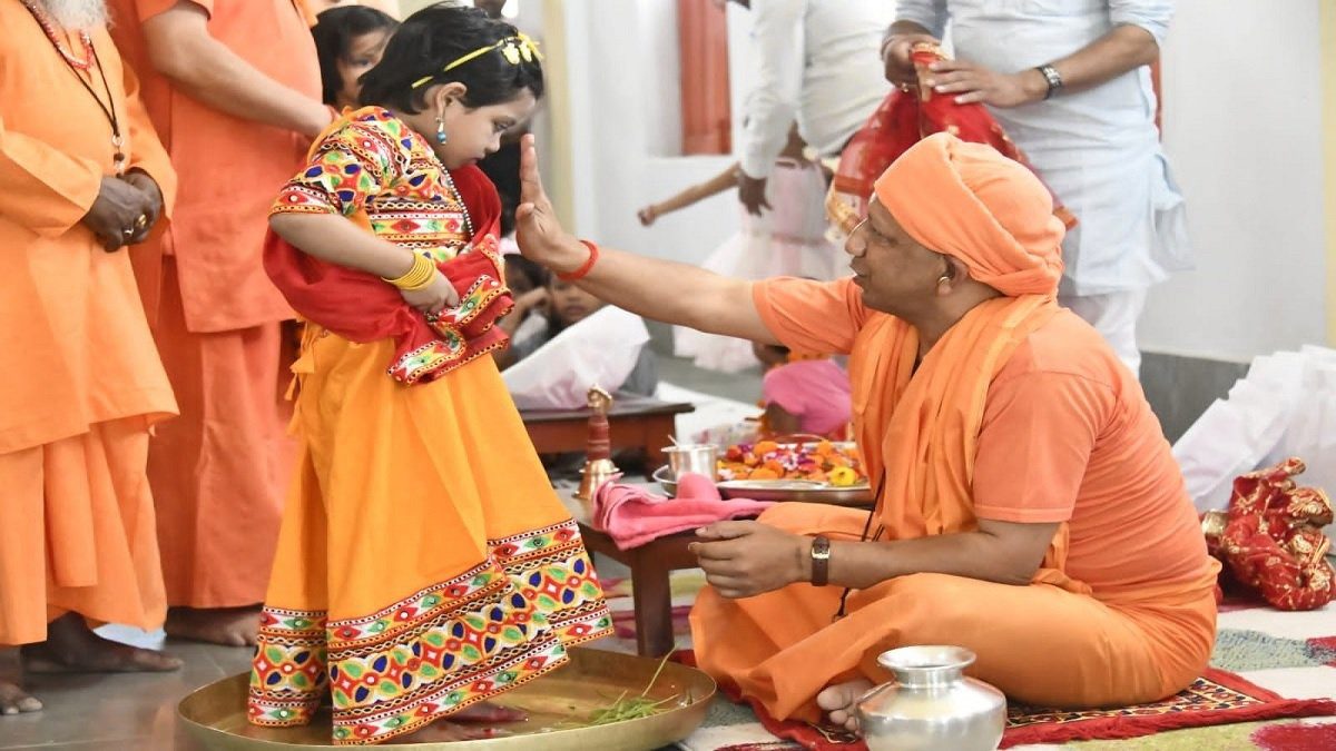 With a sense of respect for the mother power, the Chief Minister performed Kanya Puja as per the tradition of Gorakshpeeth on the Mahanavami date of Sharadiya Navratri.