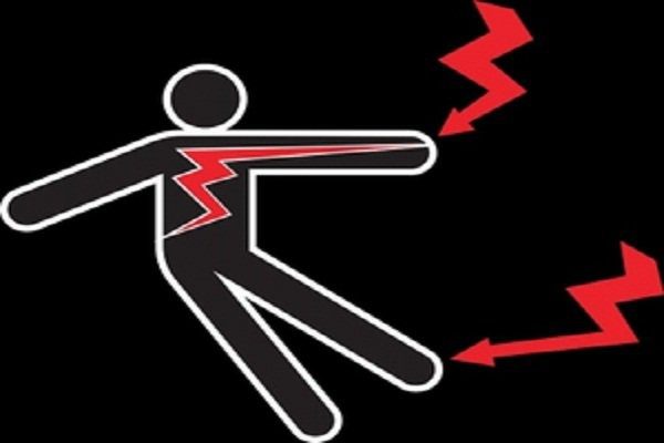 10th class boy dies of electrocution while playing cricket in Karnataka