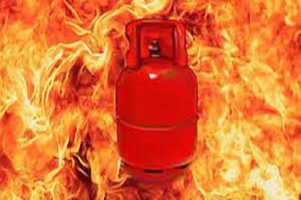 5 people injured in gas cylinder explosion in Bandra, Mumbai