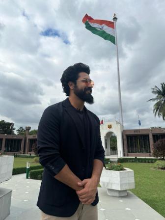 Bollywood actor Vicky Kaushal was seen promoting 'Sam Bahadur' in Kolkata..!