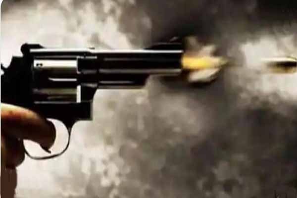 Gang war between miscreants of Delhi-Ghaziabad, more than 30 rounds fired, three shot, case against two dozen