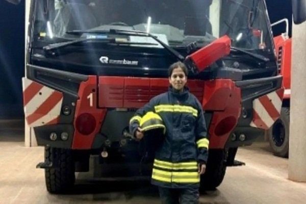 Goa's daughter Disha Naik created history became India's first airport woman firefighter