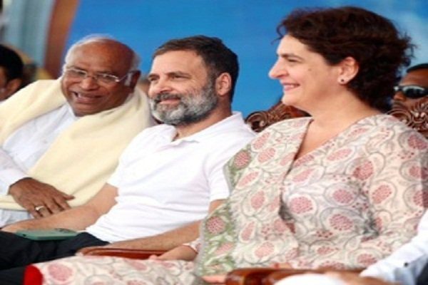 Kharge and Rahul will address 5 rallies in Telangana today, Priyanka will campaign in Rajasthan.